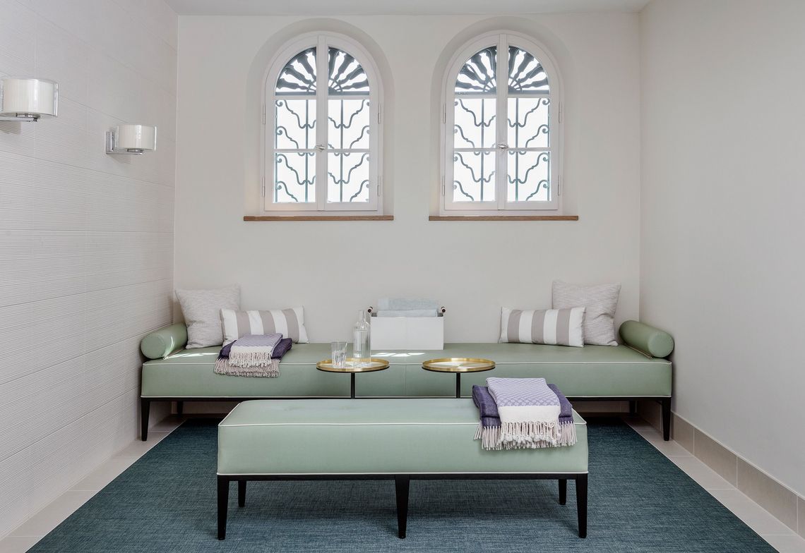 Banquette sur mesure dans l'espace bien-être