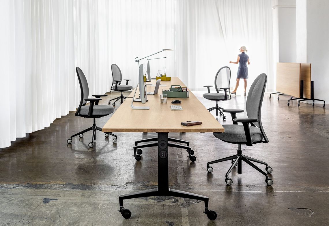 Postes de travail Bench avec table rabattable Alteo et siège pivotant Marva Net