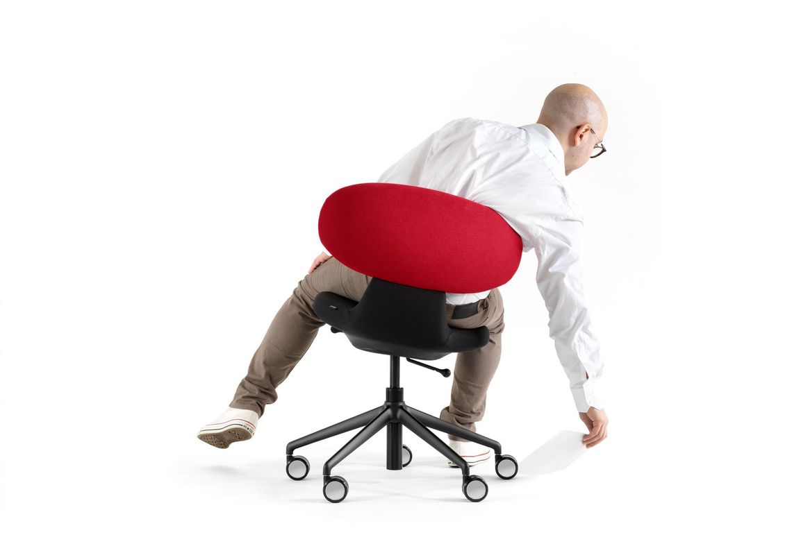 Bürostuhl Simplex 3D ist ähnlich wie ein Sitzball, man ist ständig in Bewegung