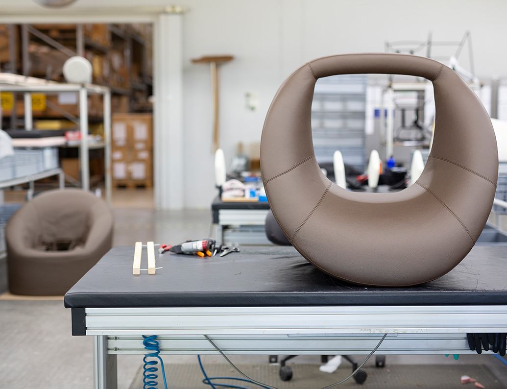 Restaurant Eatrenalin Möbelbau der „Floating Chairs“ nach Entwurfsvorlage