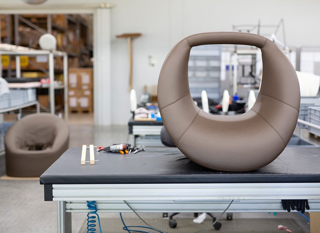 Restaurant Eatrenalin Furniture construction of the "Floating Chairs" according to the design template
