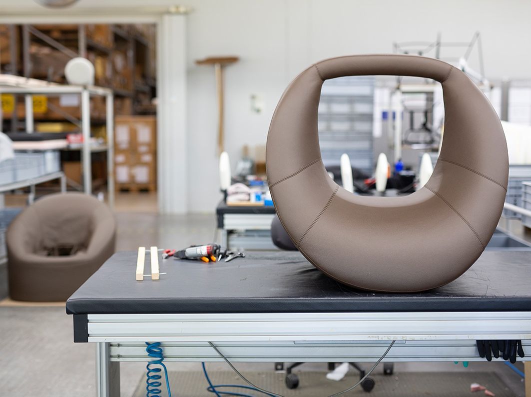 Restaurant Eatrenalin Fabrication de meubles pour les "Floating Chairs" d'après un modèle de conception
