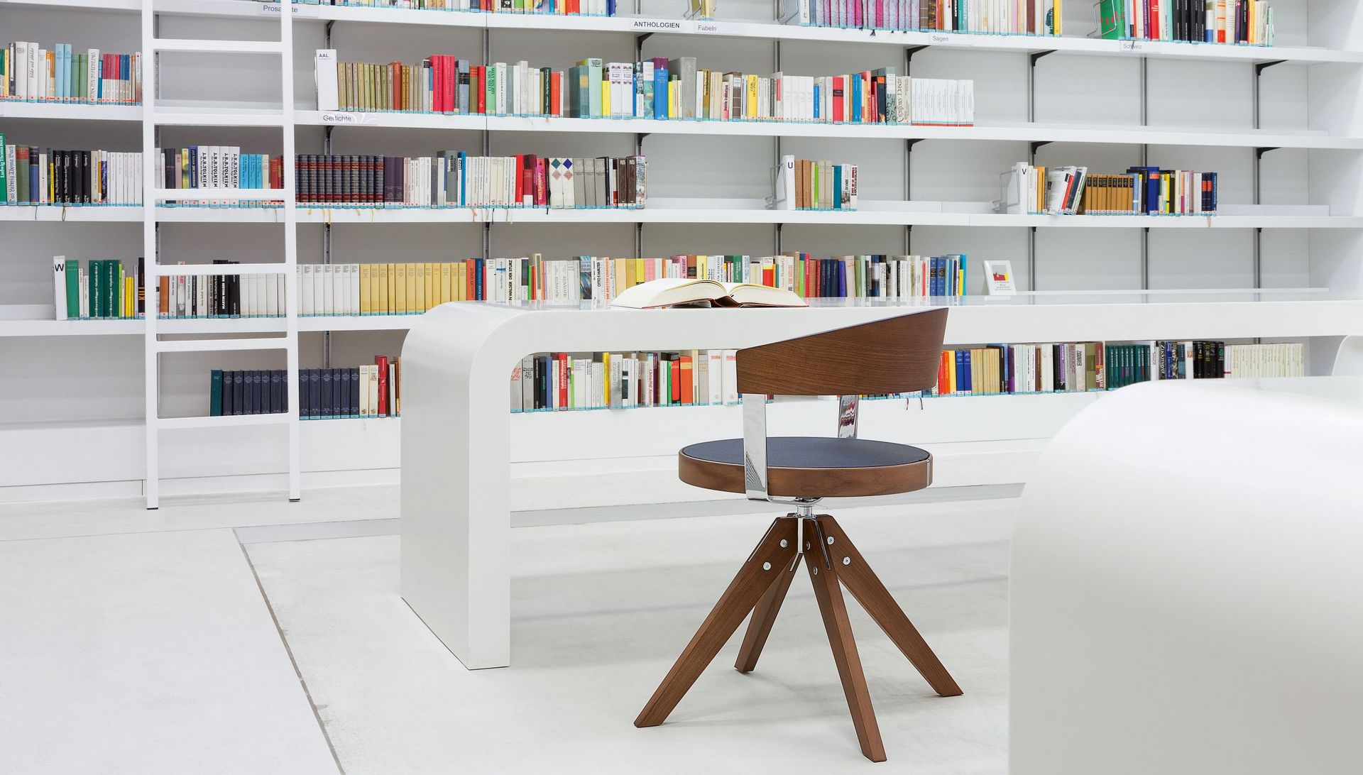 Konferenzstuhl G125 in der Bibliothek