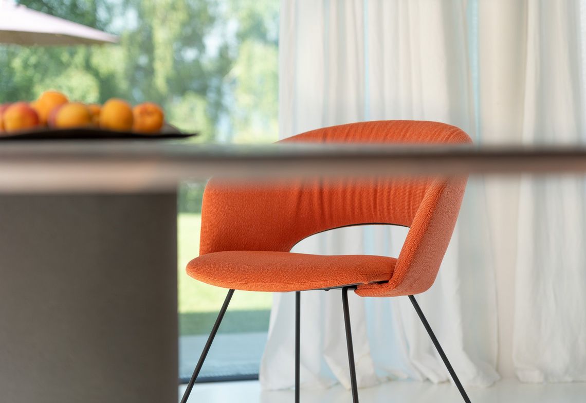 Calina stoel in oranje stof