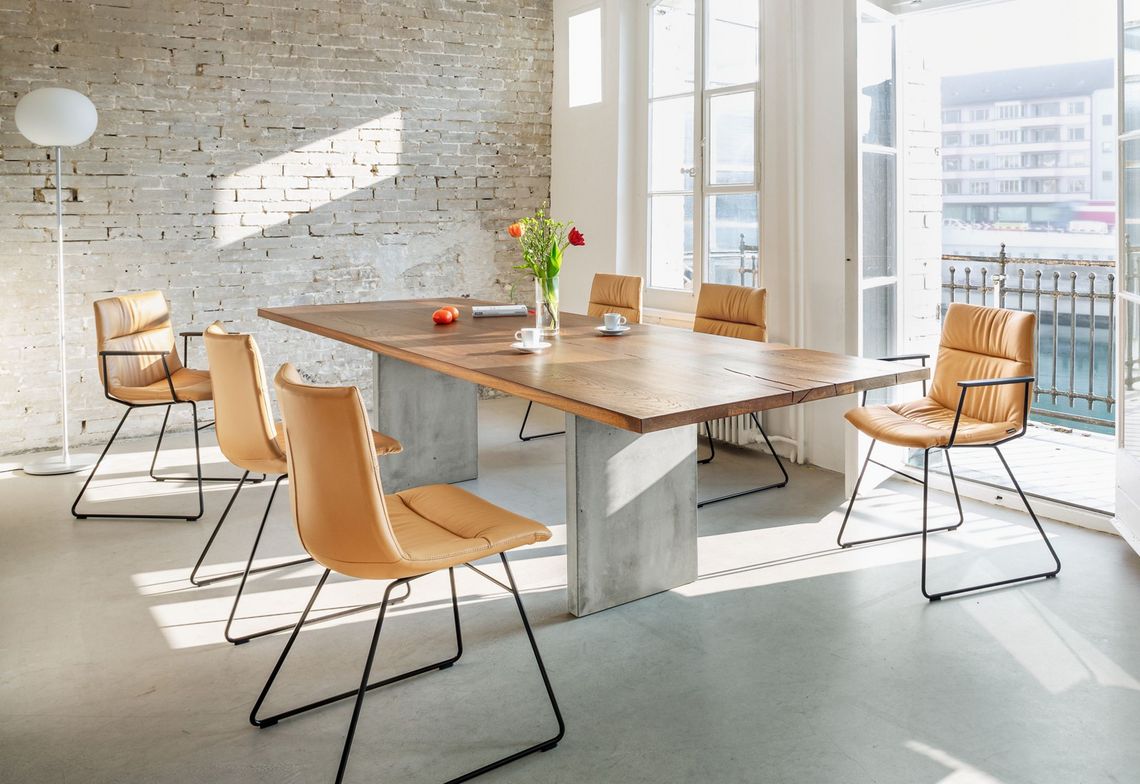 Chaise Marel et table Henry