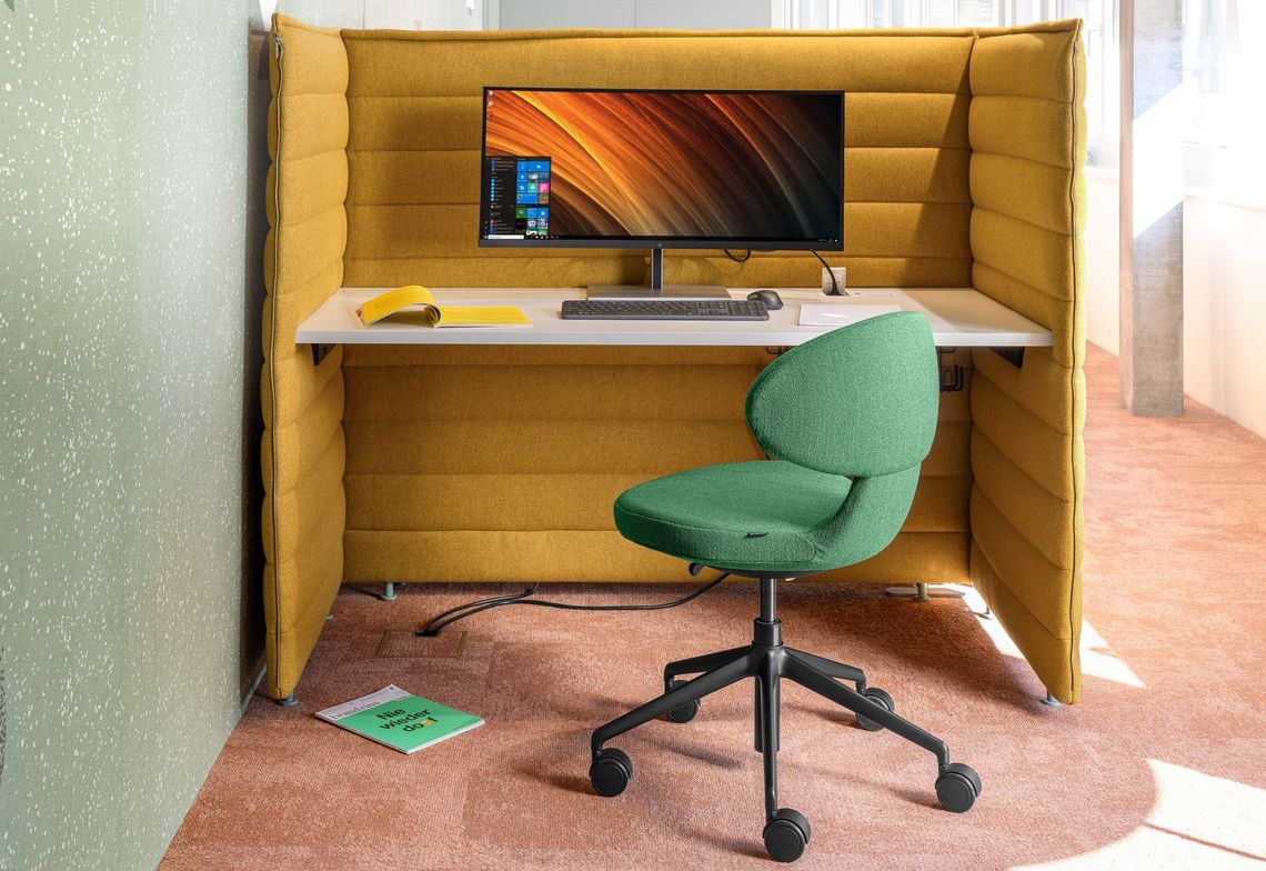 Bürostuhl Simplex 3D am Touchdown-Arbeitsplatz an einer Koje