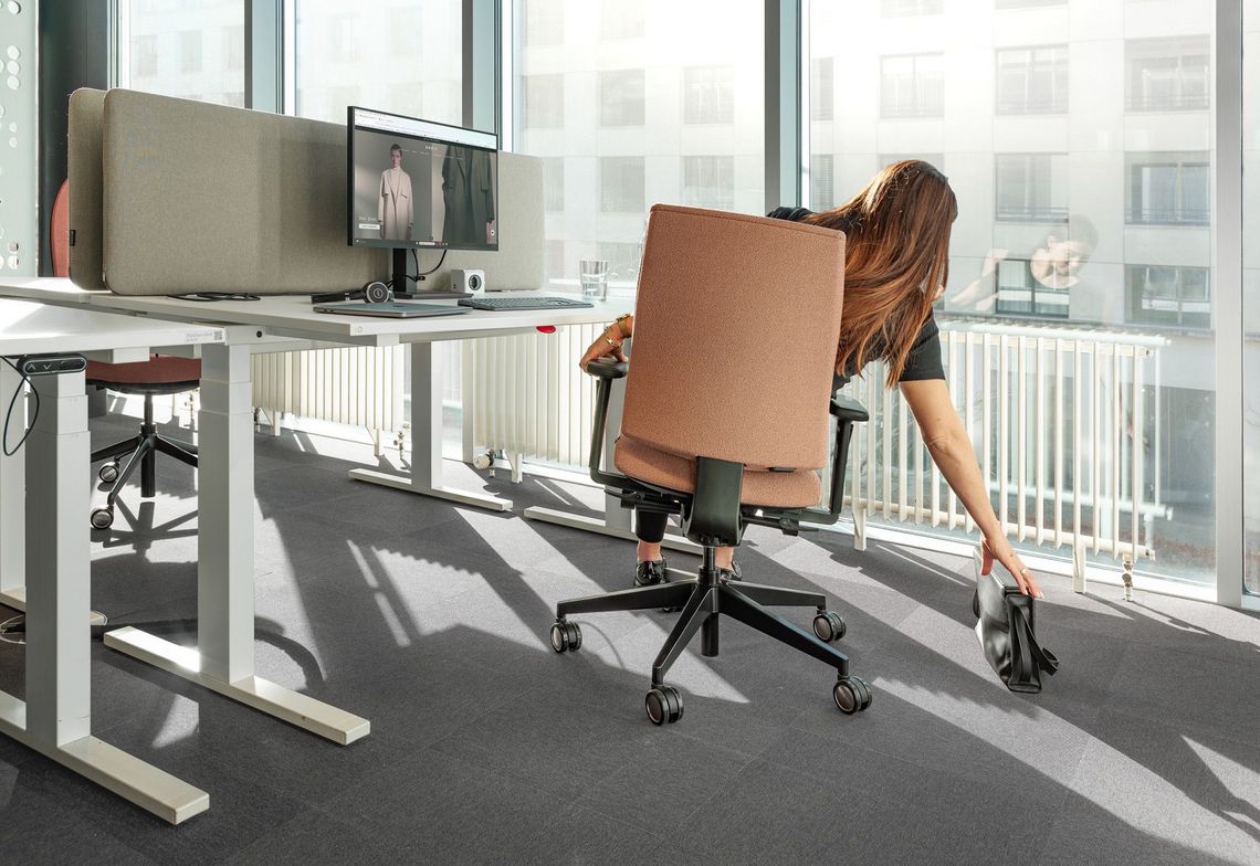Bürostuhl Kyra 3D verfügt über dreidimensionale Beweglichkeit