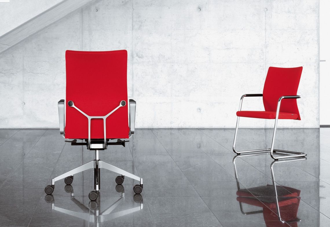 Bürostuhl und Freischwinger Diagon rot gepolstert