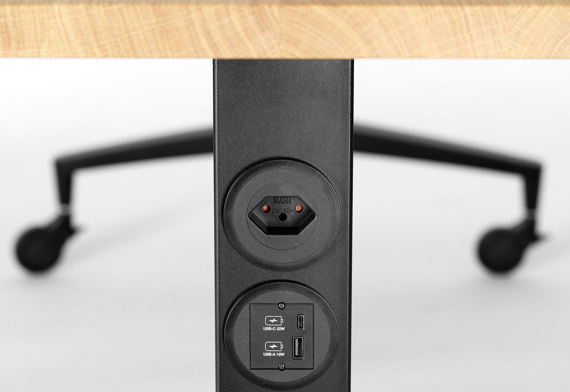 Connexions alimentation et USB sur la table pliante Alteo