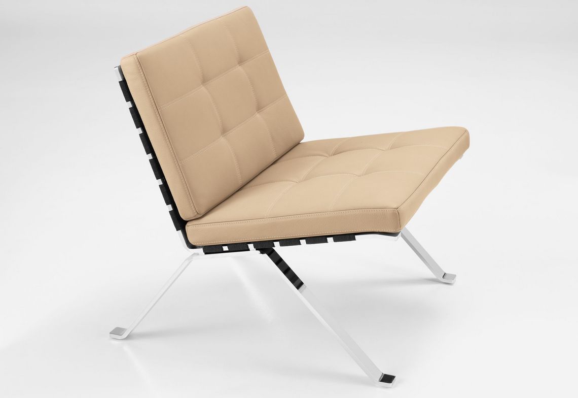 Sessel mit kapitoniertem Polster