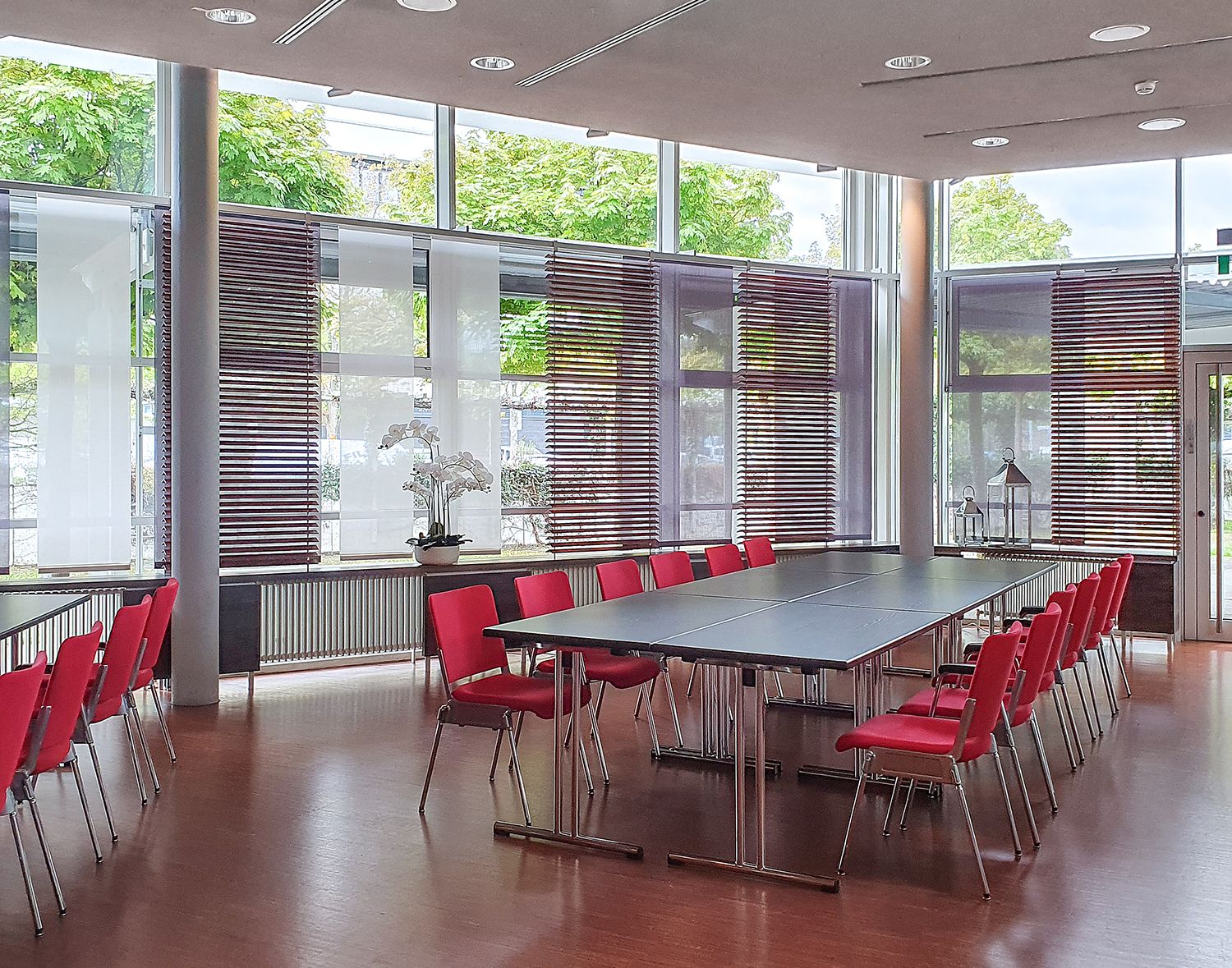 [Translate to Français:] Kultur- und Kongresszentrum: überarbeitete Stühle