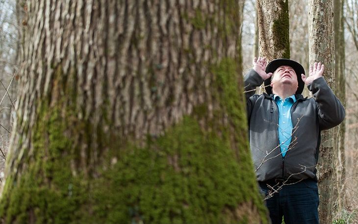 Unser Massivholz Jakob Röthlisberger im Wald