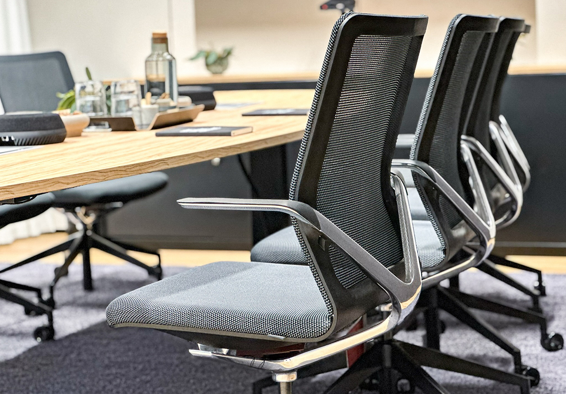 Hauptstandort Brückner Maschinenbau: Bürostuhl Linq als Konferenzsessel