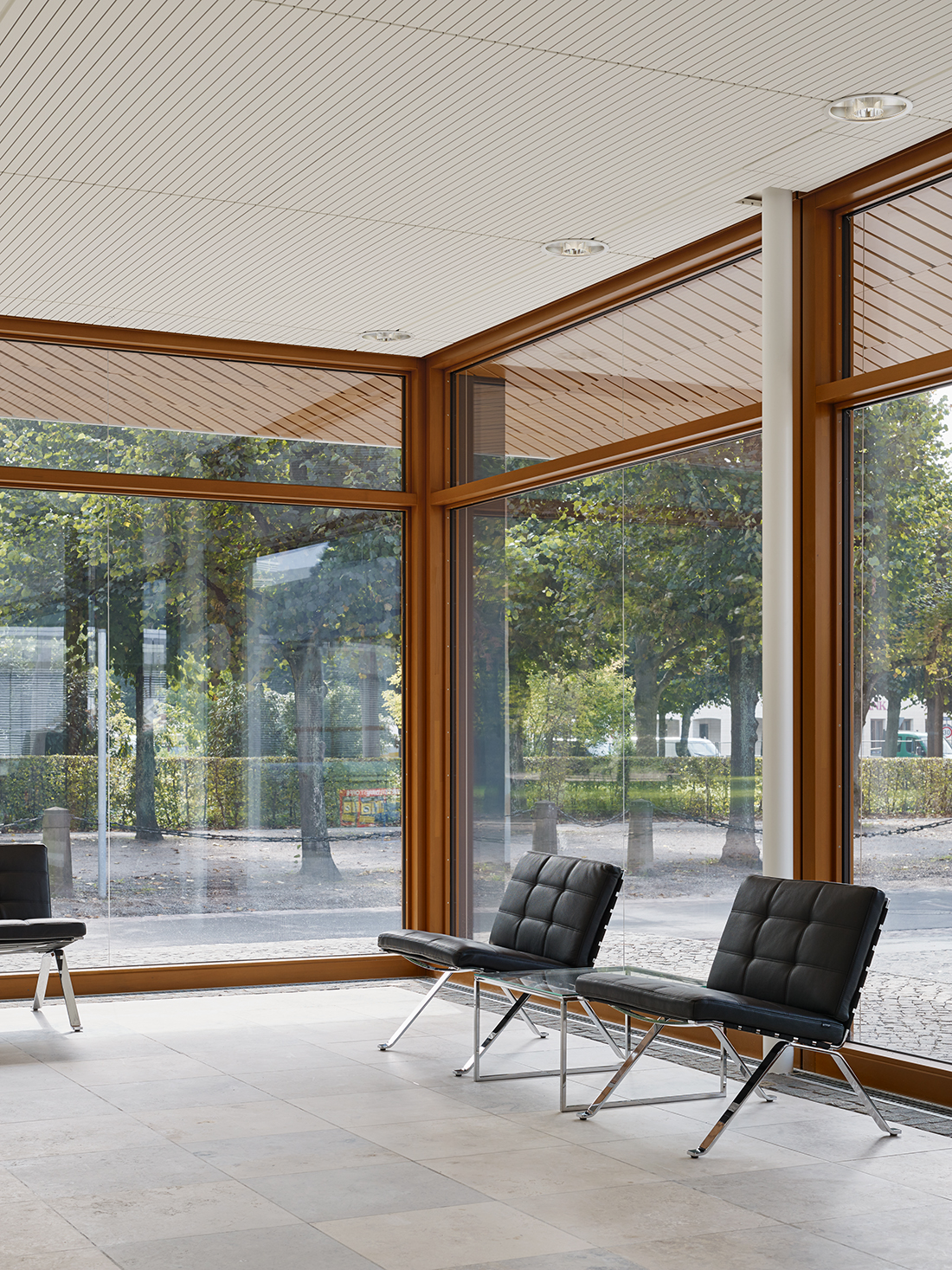 Bundesverfassungsgericht in Karlsruhe, Deutschland: Sessel Modell 1600 im Foyer