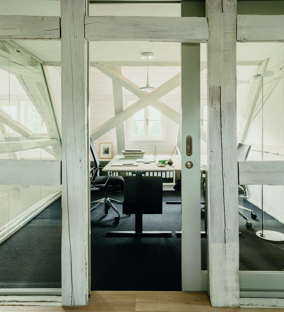 Postes de travail avec le siège de bureau pivotant Diagon