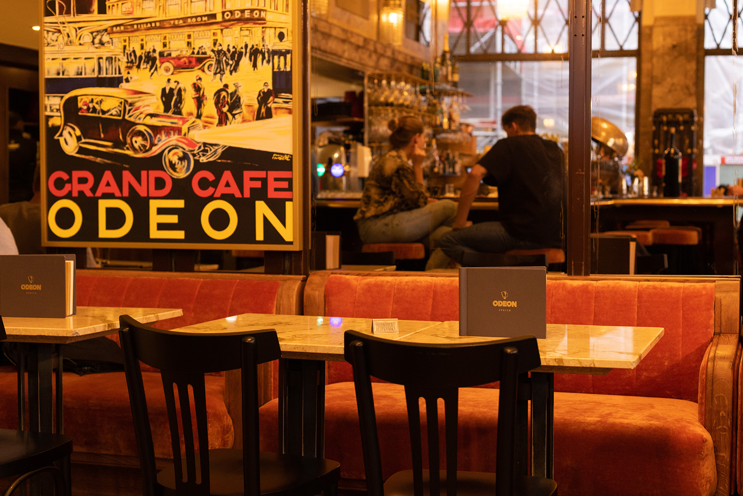 Meuble rénové du Café Bar Odeon sur place